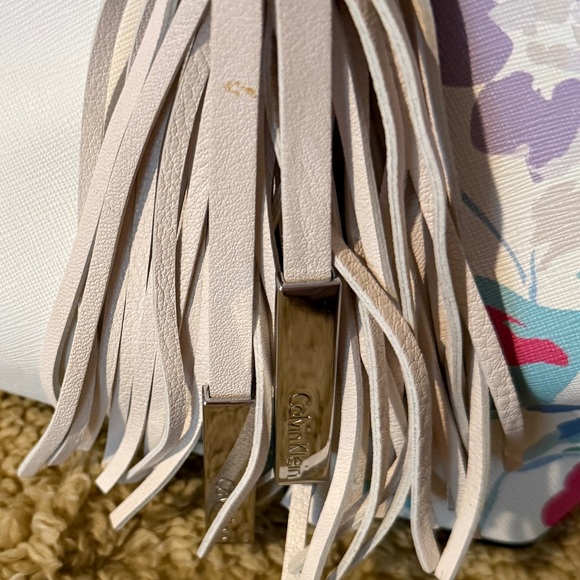 Calvin Klein Shoulder Cream Floral Tote Bag Tassel tag - Picture 11 of 11